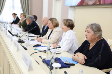 Выпускники российских вузов, редкая лексика, театры и кино: в Таврическом дворце проходит конференция по русскому языку