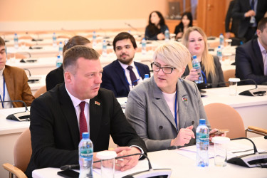 Научный суверенитет, инновации в профобразовании и новые смыслы в обучении для креативной экономики обсудили в Таврическом дворце