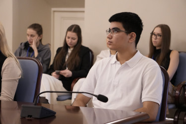 Научный суверенитет, инновации в профобразовании и новые смыслы в обучении для креативной экономики обсудили в Таврическом дворце