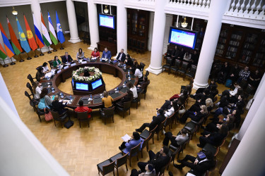 Научный суверенитет, инновации в профобразовании и новые смыслы в обучении для креативной экономики обсудили в Таврическом дворце