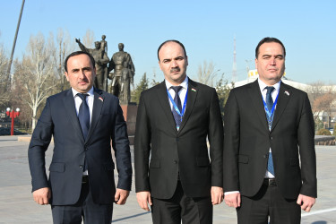 Парламентарии стран Содружества возложили цветы к Мемориалу Победы в Бишкеке