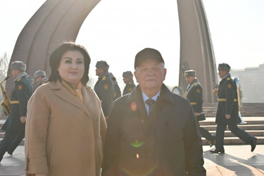 Парламентарии стран Содружества возложили цветы к Мемориалу Победы в Бишкеке