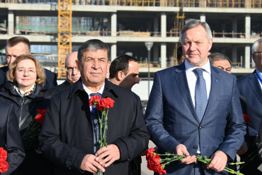 Парламентарии стран Содружества возложили цветы к Мемориалу Победы в Бишкеке