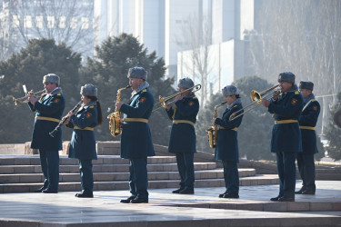 Парламентарии стран Содружества возложили цветы к Мемориалу Победы в Бишкеке