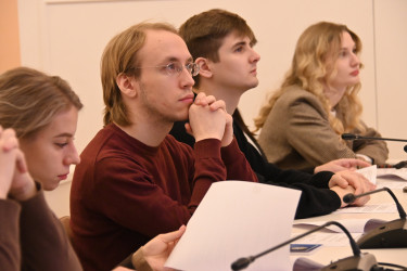 Приоритет прав и свобод человека: в Таврическом дворце рассказали об обновленной Конституции Узбекистана 