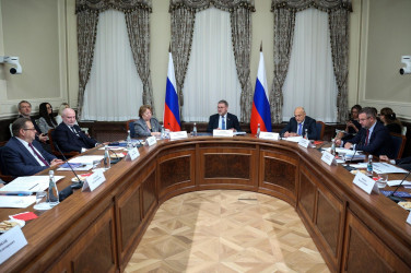 Заседание круглого стола, посвященного роли Конституции в истории государств и народов