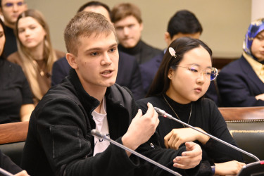 Студенты провели дебаты о роли искусственного интеллекта в политической жизни и электоральном процессе