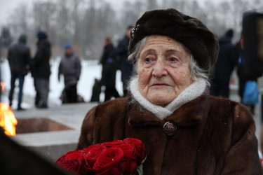 На Пискаревском мемориале состоялась траурная церемония в честь 82-летия освобождения Ленинграда от блокады