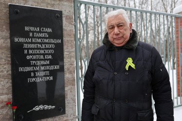 На Пискаревском мемориале состоялась траурная церемония в честь 82-летия освобождения Ленинграда от блокады