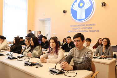 Цифровые вызовы демократии: круглый стол по использованию ИИ на выборах прошел в Таврическом дворце