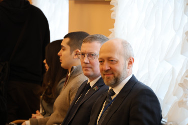 Цифровые вызовы демократии: круглый стол по использованию ИИ на выборах прошел в Таврическом дворце