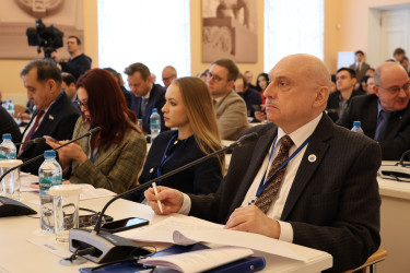 Цифровые вызовы демократии: круглый стол по использованию ИИ на выборах прошел в Таврическом дворце