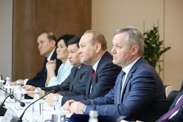 В Астане наблюдатели от МПА СНГ провели встречу в  Верховном суде 