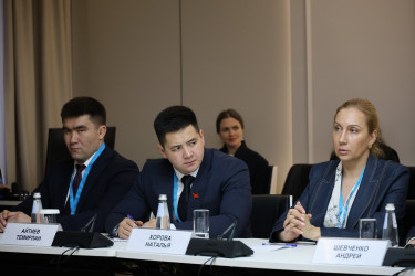 В Астане наблюдатели от МПА СНГ провели встречу в  Верховном суде 