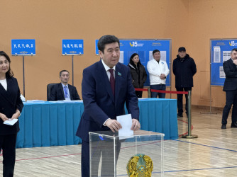 Открытие участков на референдуме в Республике Казахстан