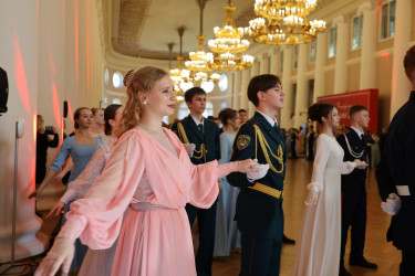 В Таврическом дворце состоялся Кадетский бал