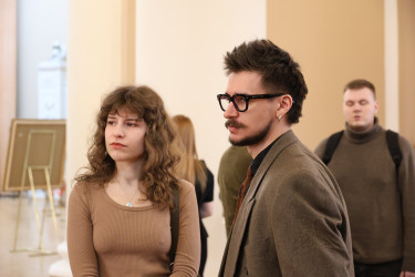 В Таврическом дворце открылась выставка Талгата Досманова