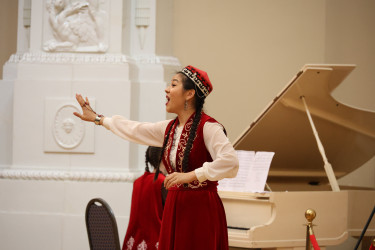 В Таврическом дворце открылась выставка Талгата Досманова