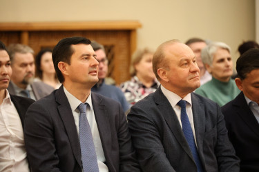 В Таврическом дворце открылась выставка Талгата Досманова