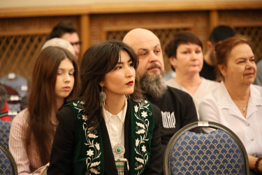 В Таврическом дворце открылась выставка Талгата Досманова