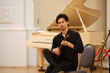 В Таврическом дворце открылась выставка Талгата Досманова