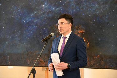 В Таврическом дворце открылась выставка Талгата Досманова