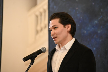 В Таврическом дворце открылась выставка Талгата Досманова