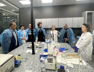 Парламентарии стран Содружества посетили агропредприятие и лабораторию в Армении