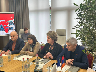 Парламентарии стран Содружества посетили агропредприятие и лабораторию в Армении