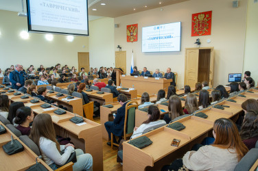 заседание международного молодёжного дискуссионного клуба «Таврический» на тему «Историческая память и правовое просвещение в формировании электоральной культуры молодежи»