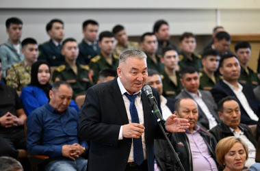 Марлен Маматалиев встретился с соотечественниками в Петербурге. 22 мая 2026