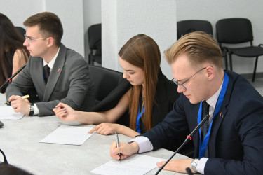 Более 100 человек приняли участие в работе международной молодежной электоральной школы 