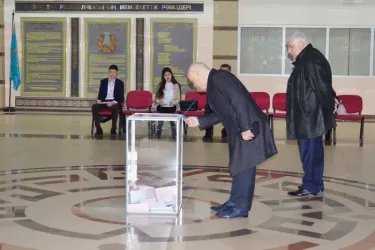 Наблюдатели от МПА СНГ на открытии избирательного участка № 86