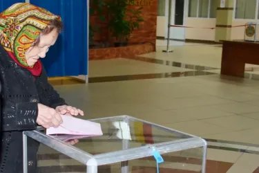 Наблюдатели от МПА СНГ на открытии избирательного участка № 86