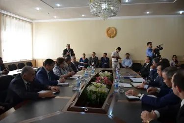 Встреча наблюдатели от МПА СНГ с Председателем ЦИК Бахтиёром Худоёрзодой