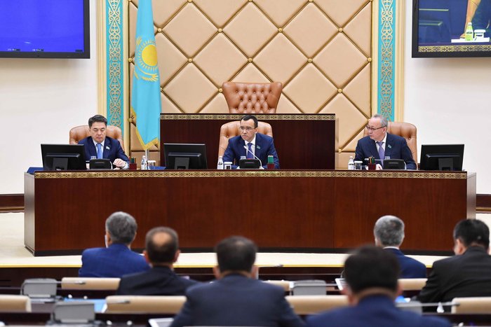 Сенат Парламента Республики Казахстан принял закон по снижению регистрационного барьера для создания политических партий