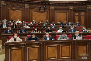 Парламентарии Армении проголосовали за праздничные отпуска для национальных меньншинств 