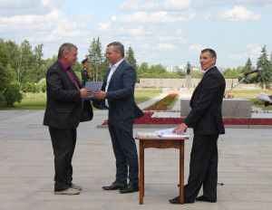 Дмитрий Кобицкий вручил медали ветеранам боевых действий