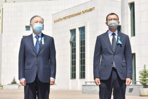 В Парламенте Республики Казахстан состоялась памятная церемония по жертвам пандемии коронавируса