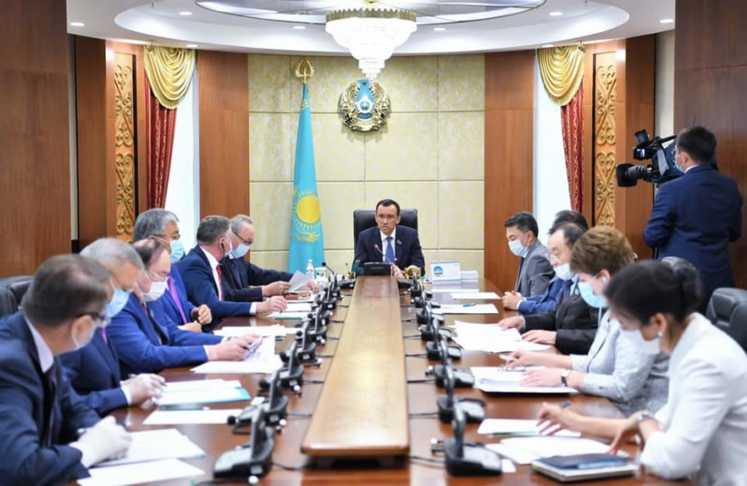 Законодатели Республики Казахстан продолжают работу в период «парламентских каникул»