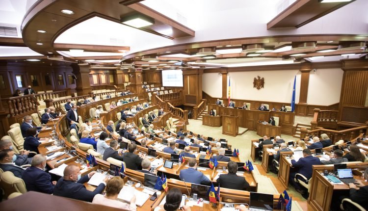 Законодатели Республики Молдова провели первое пленарное заседание осенне-зимней сессии