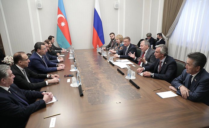 Российские депутаты встретились с делегацией Милли Меджлиса Азербайджанской Республики