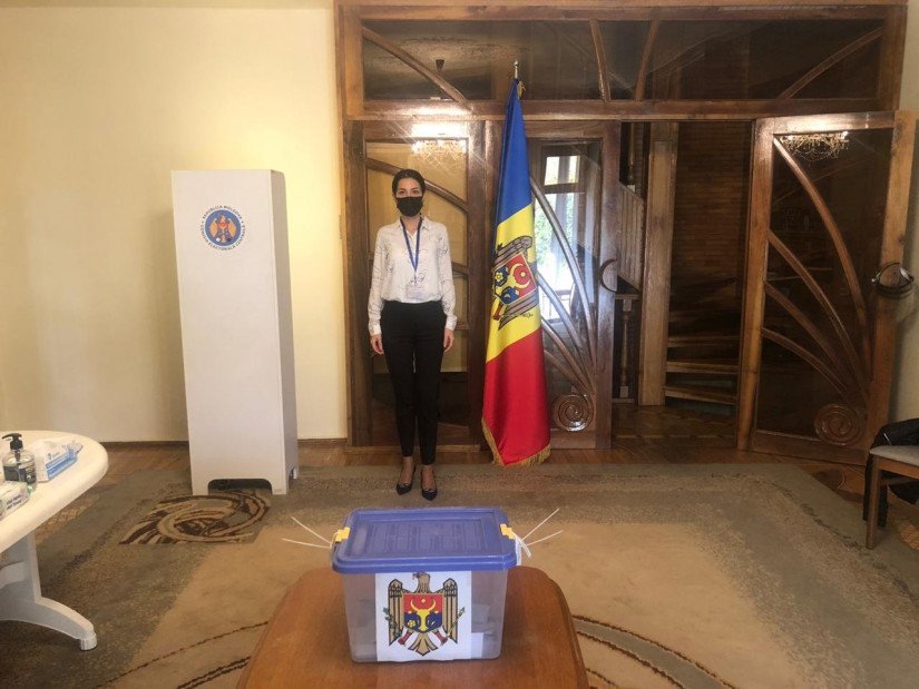 Presidential Elections in Moldova: IPA CIS Observers Work at Foreign Polling Stations