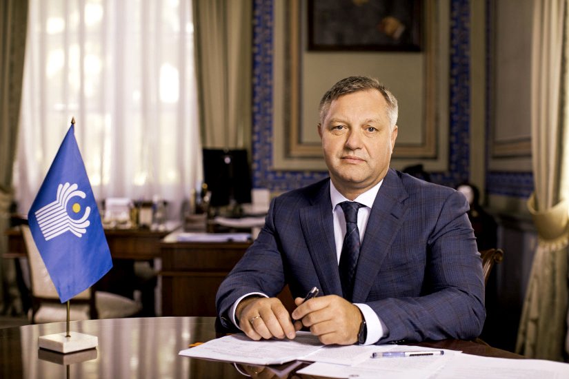 Дмитрий Кобицкий поздравил парламентариев с Международным днем парламентаризма
