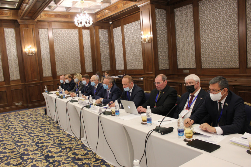 Наблюдатели от МПА СНГ встретились с кандидатами на пост Президента Кыргызской Республики и представителями их штабов