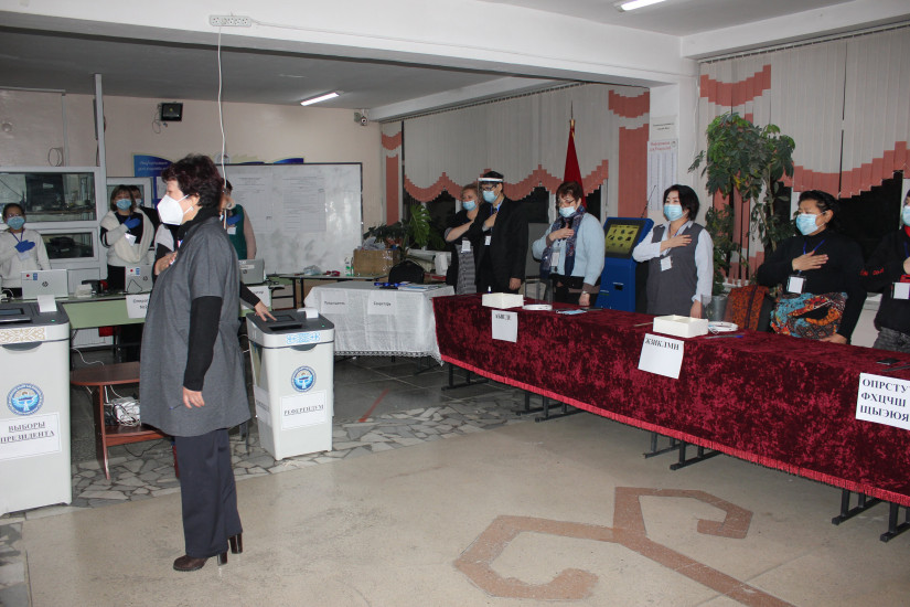 Наблюдатели от МПА СНГ присутствовали при открытии участков на досрочных выборах Президента Кыргызской Республики