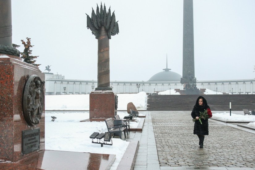 Valentina Matvienko Pays Tribute to Leningrad Citizens Fallen in Siege Years