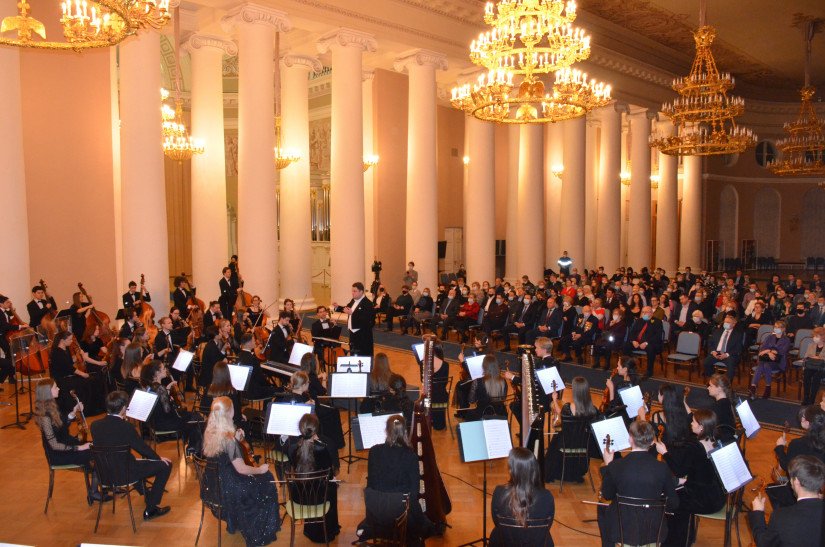 Citizens and Defenders of Besieged Leningrad Remembered in Tavricheskiy Palace by Shostakovichs Symphony