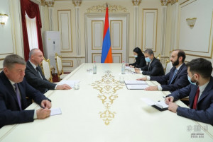 Арарат Мирзоян и посол Беларуси в Армении Александр Конюк обсудили вопросы сотрудничества