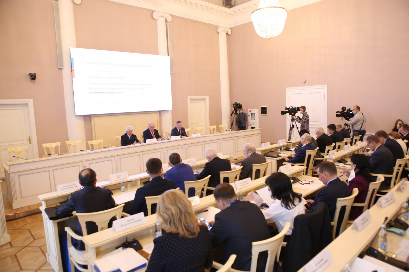 Российские сенаторы провели в Таврическом дворце выездное совещание по вопросам наблюдения за выборами